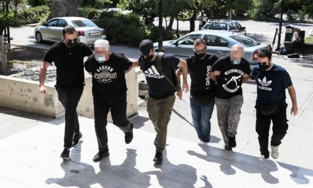Ηλιούπολη:"Τσουνάμι" κατηγοριών κατά του αστυνομικού-Τέταρτη γυναίκα καταγγέλει βασανιστήρια στα χέρια του